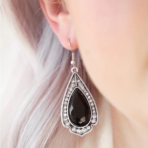 Paparazzi Superstar Stardom - Black Earrings